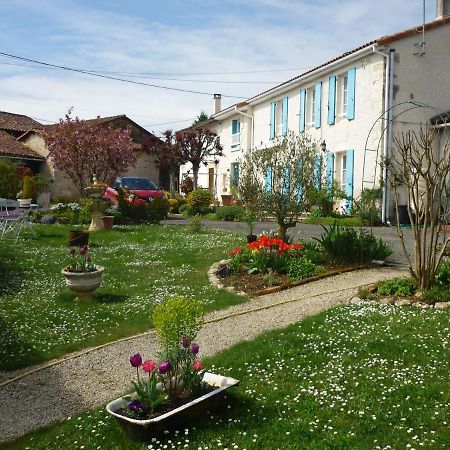 مبيت وإفطار Beaulieu-sur-Sonnette Les Hirondelles Du Paradis 6 Rue Des Oiseaux المظهر الخارجي الصورة